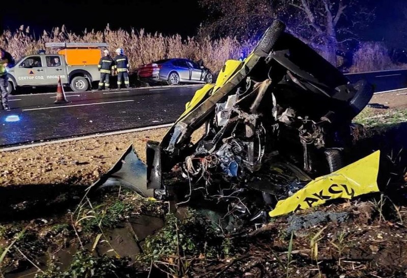 Ето таксито, в което загинаха двама в зверската катастрофа на пътя Пловдив-Хасково