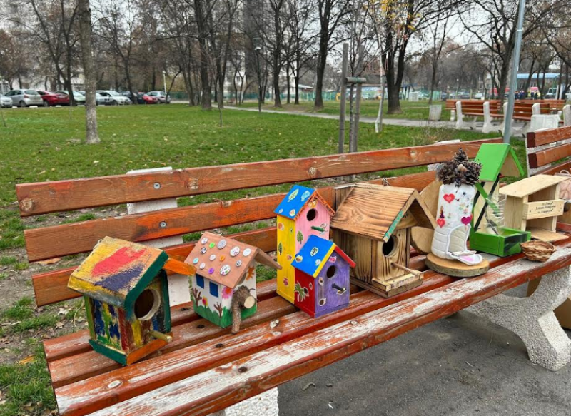Деца и родители направиха къщички за птици за пловдивски парк