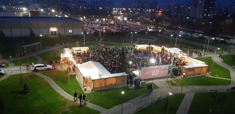 Хиляди светлини на елхата в Тракия грейнаха под бурни аплодисменти