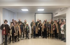 mladi-koledari-gostuvaha-karlovskata-953.jpg