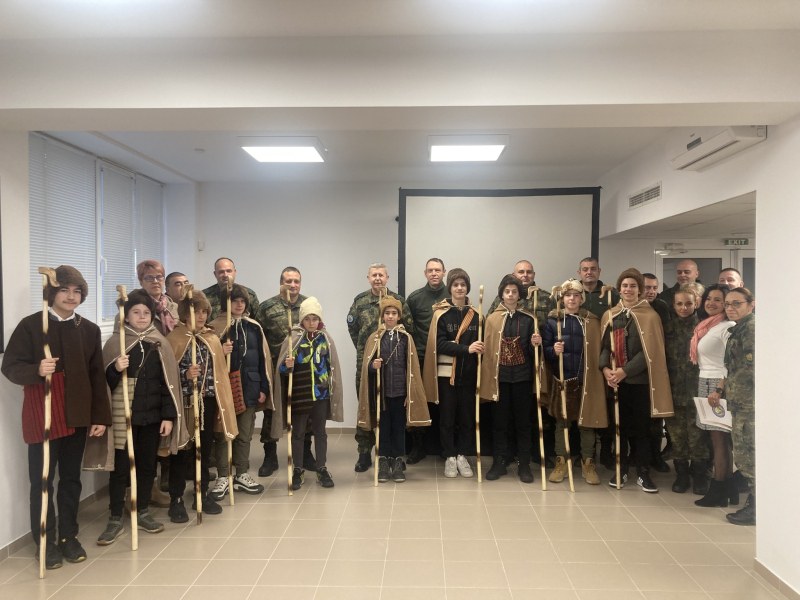 Млади коледари гостуваха в Карловската бригада