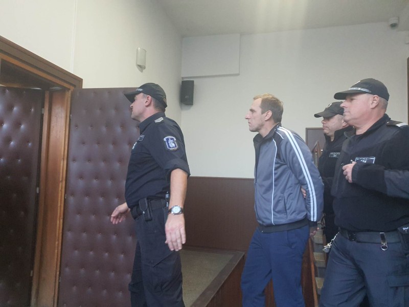 Ивайло, малтретирал майка си в Пловдив, остава в ареста