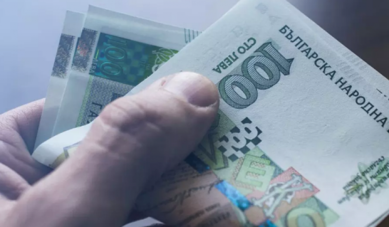 Минималната работна заплата отново обект на препирни, на кого ще се отрази увеличението ѝ