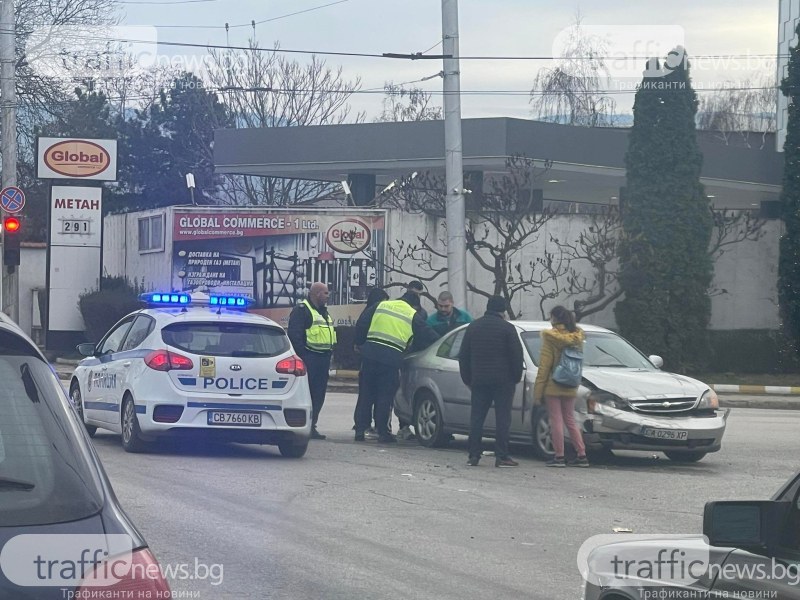 Катастрофа в Пловдив! Две коли се удариха на кръстовище