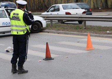 Мъж почина след катастрофа край Садово, кола помете пешеходка в Пловдив