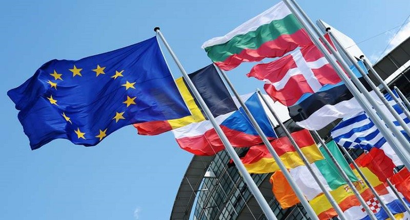 На този ден: Официално се появява еврото, България се присъединява към ЕС