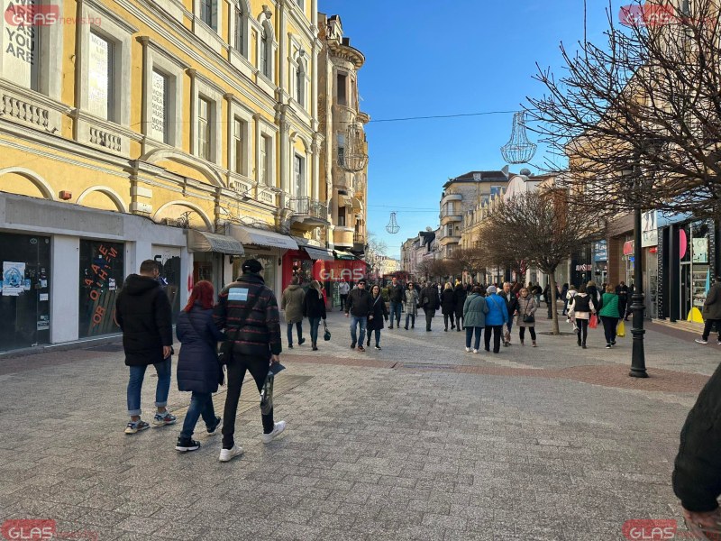 Слънцето отново изкара пловдивчани навън, препълниха кафенетата по Главната