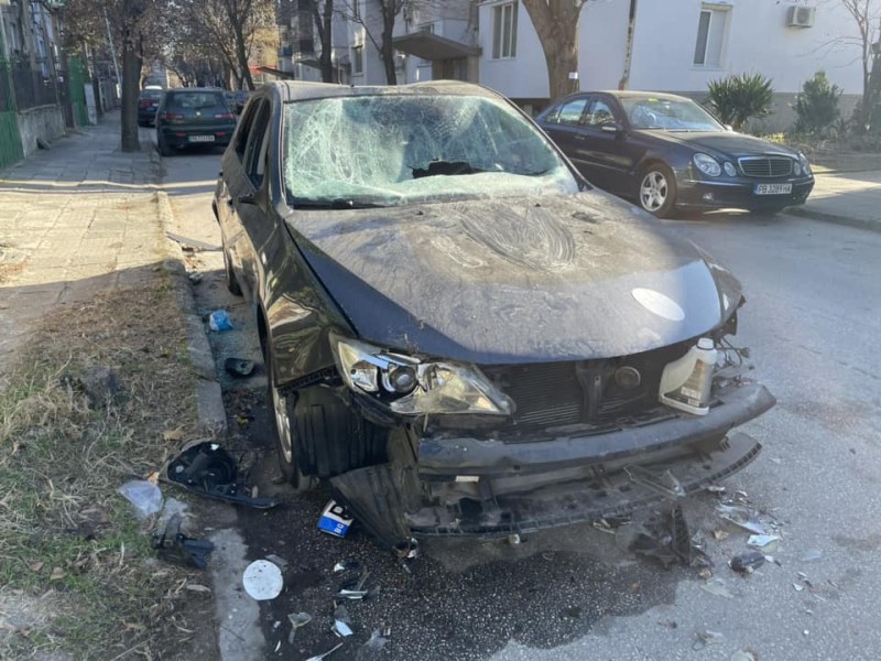 Вандали потрошиха кола с бухалки в Кючука