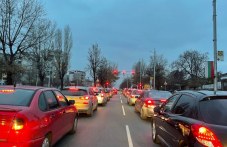 Частично затворени са вече 5 пътни отсечки в Кючука, трафикът страда