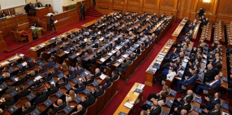 Ваучери - депутатите одобриха нова мярка срещу високите цени на горивата и транспорта
