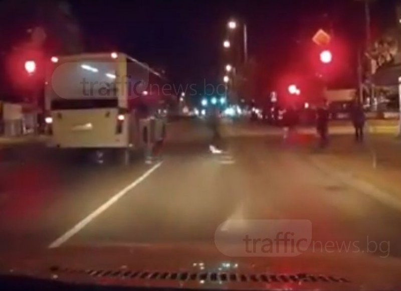 На червено е минал рейсът, който блъсна момиче в Пловдив