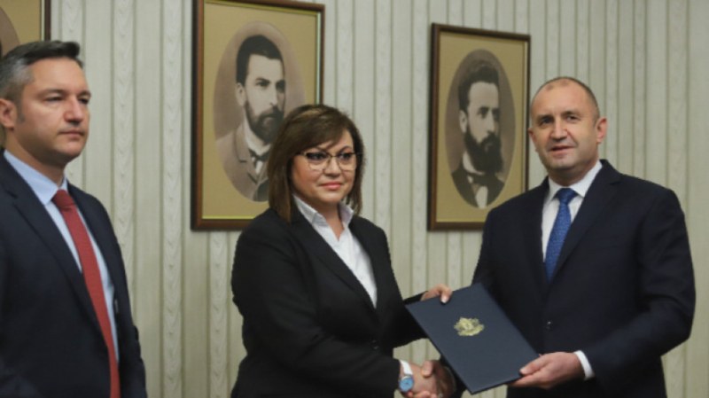 Президентът връчи третия мандат на БСП