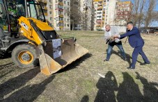 Направиха първа копка на нов ромски център в Столипиново