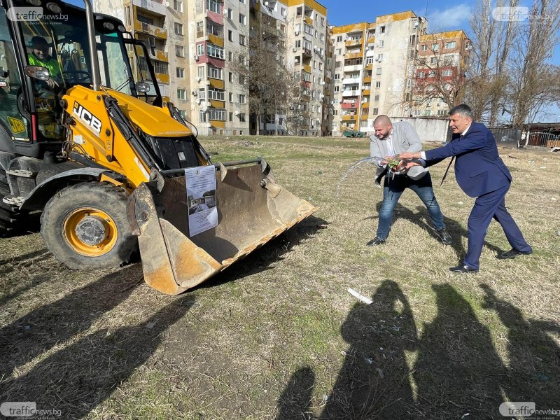 Направиха първа копка на нов ромски център в Столипиново