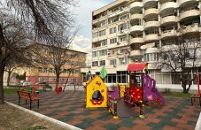 nova-detska-ploshtadka-posreshta-562.jpg