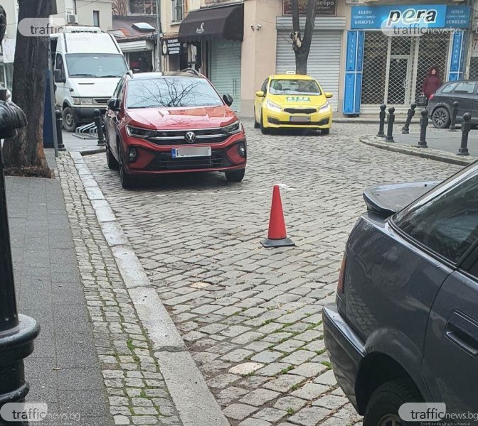 „Феодал“ отново окупира паркоместа с конуси в центъра на Пловдив