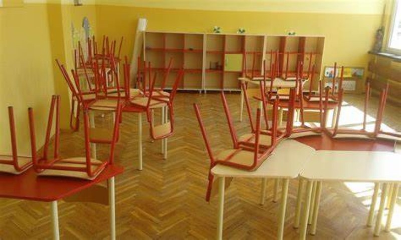 Трескаво оформят срочни оценки в Пловдив, учениците излизат в дълга ваканция
