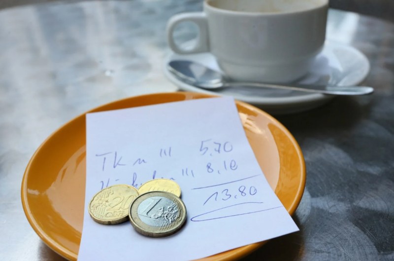 Ресторантьори искат 10% задължителен бакшиш