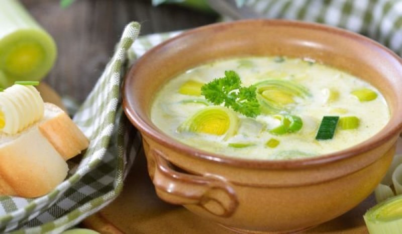 Вкусна, лека и здравословна супа с праз и зелева чорба - идеална за зимата Вкусна, лека и здравословна супа с праз и зелева чорба - идеална за зимата