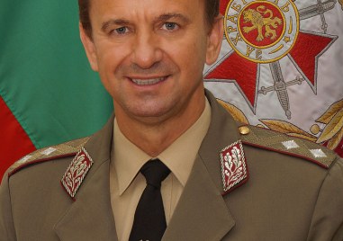 С тържествена церемония почетоха паметта на генерал-майор Нейко Ненов
