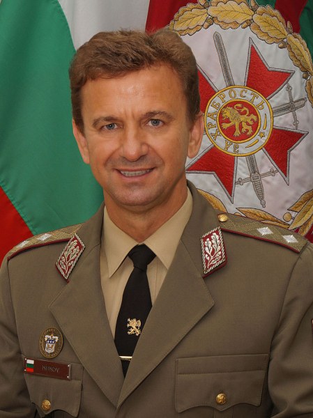 С тържествена церемония почетоха паметта на генерал-майор Нейко Ненов
