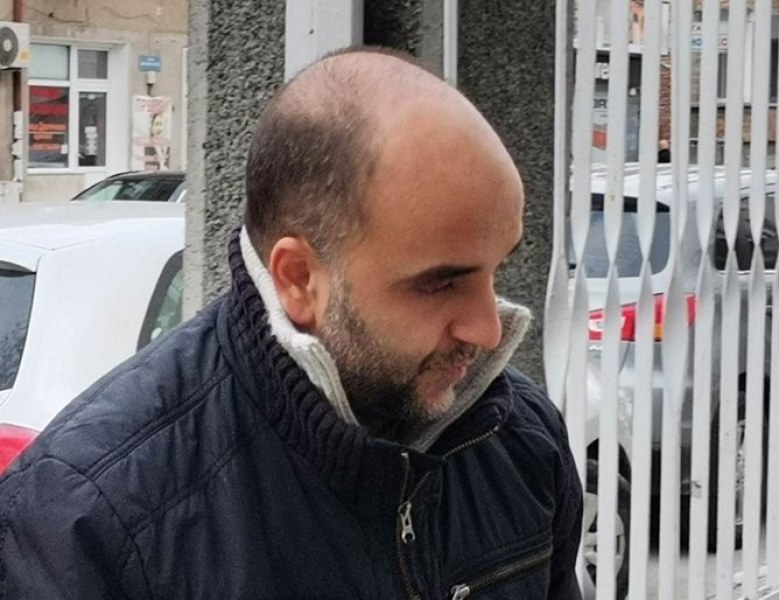 Съдът остави в ареста учителя, блудствал с момиче в Асеновград