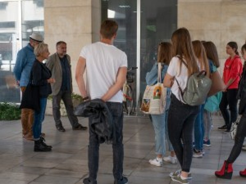 Канят любознателни ученици за Модерна академия “Синдикат“