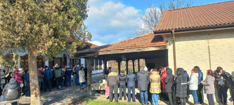 Кметът на Съединение раздаде курбан за здравето и благополучието на своите съграждани