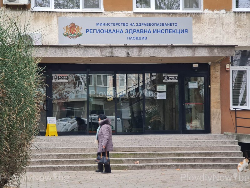 Протестиращи заради ТЕЛК пред РЗИ-Пловдив: Това е гавра с нас, системата трябва да се промени