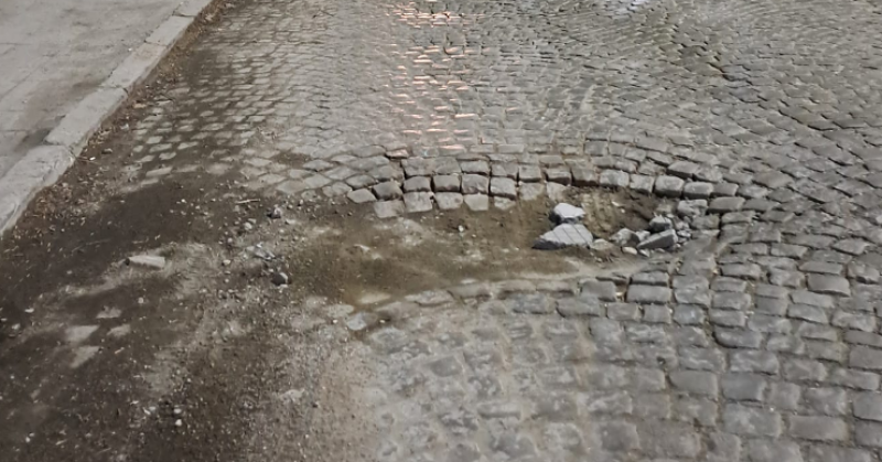 Голяма дупка разби бронята на БМВ в Пловдив