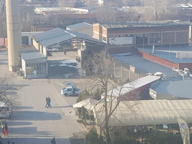 ТИР се заби в заведение в Пазарджик, водачът е с положителна алкохолна проба
