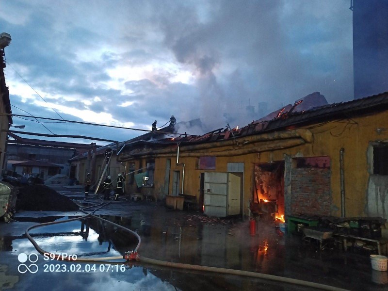 Пожар избухна в Пловдивския затвор, изпепели покрива на една от постройките