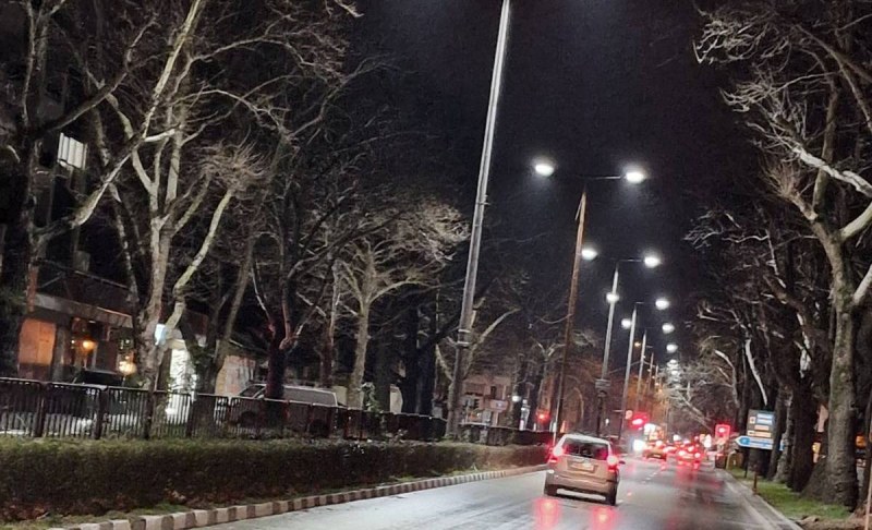 Слагат нови осветителни тела по важни пътни артерии в Асеновград