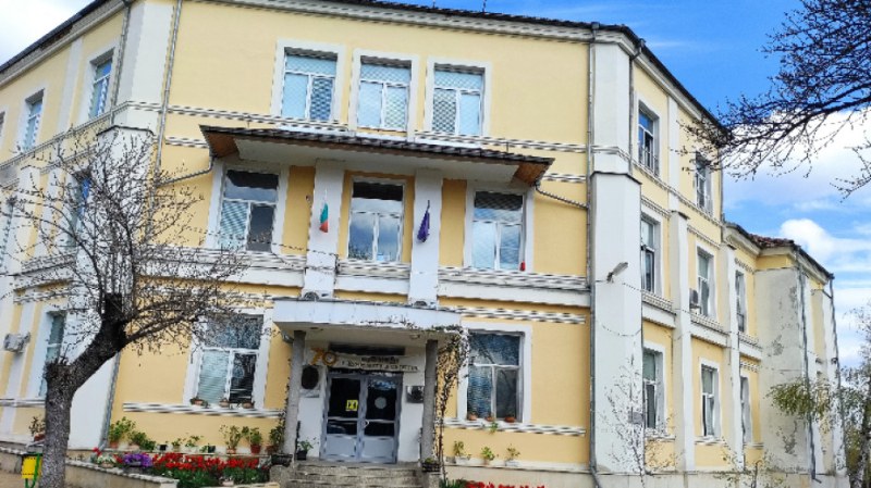 На този ден: Отваря врати първата езикова гимназия