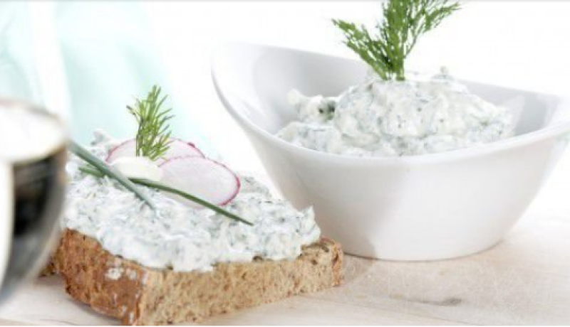Салата с извара и кисели краставички - вкусна, лека, здравословна, диетична Салата с извара и кисели краставички - вкусна, лека, здравословна, диетична