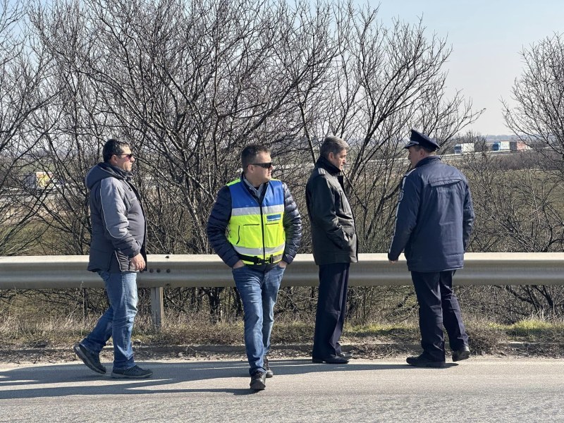 Проверка на АМ “Тракия“ край Пловдив установи липсващи знаци и дупки по платното