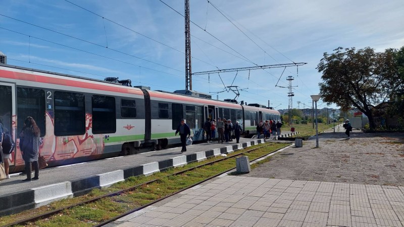 Поискаха спирки на градската железница до училищата в Пловдив и връзка с летището
