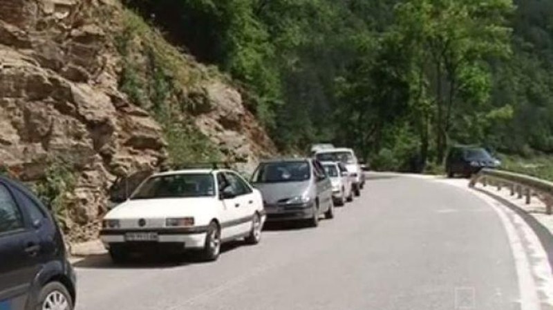 Министър: Пътят между Лъки и Смолян е изграден незаконно