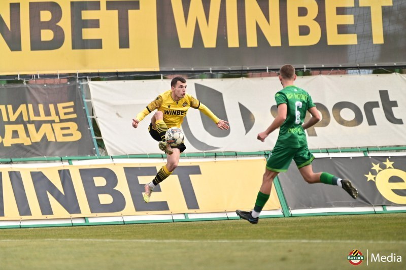 Дубълът на Ботев със загуба в Своге