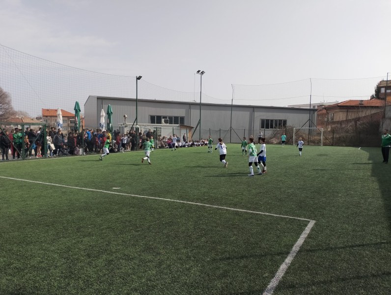 14 отбора мерят сили в благотворителен турнир в Асеновград