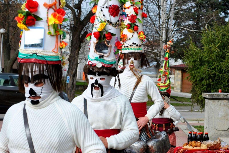 Кукери прогониха злите сили и в Брезовско