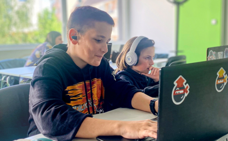Канят учениците в Карловско на безплатно обучение по програмиране
