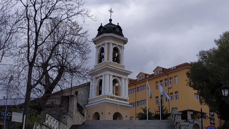 Облачен, влажен и хладен четвъртък започва в Пловдив