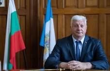 kmetat-dnes-ni-e-nuzhna-ne-po-malko-011.jpg