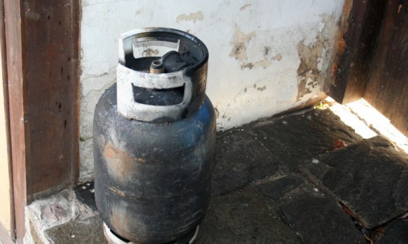 Газова бутилка гръмна в Скутаре, мъж е в болница с изгаряния