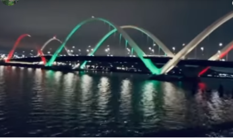 Мост във Вашингтон цяла нощ свети с цветовете на българския флаг