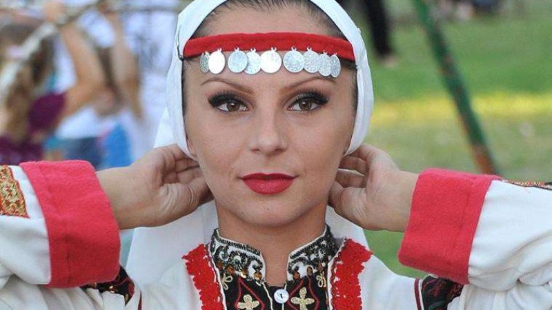 Женската половина на човечеството празнува днес! 8 март е!
