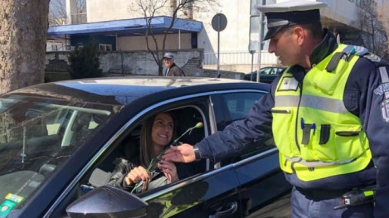 И пловдивските полицаи уважиха дамите днес