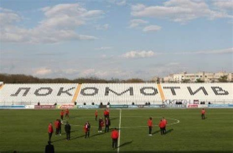 Двама от Локо - с почиквателни за националите