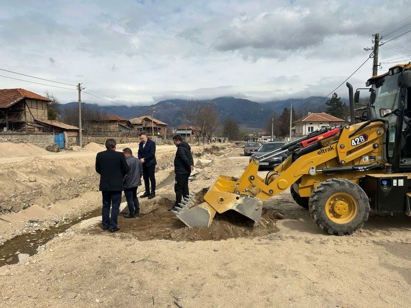 Продължава възстановяването на карловското село Слатина